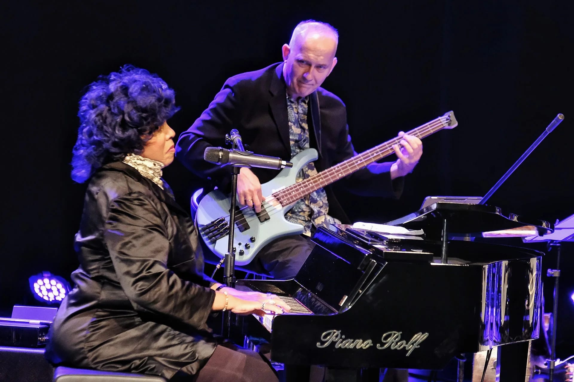 Karen Edwards, amerykańska pianistka i wokalistka jazzowa i basista Tomasz Kupiec